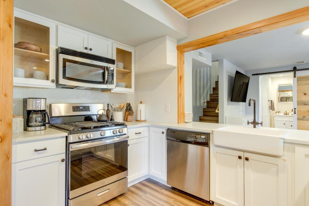Vacation About 3 Mi To Downtown! Apartment *